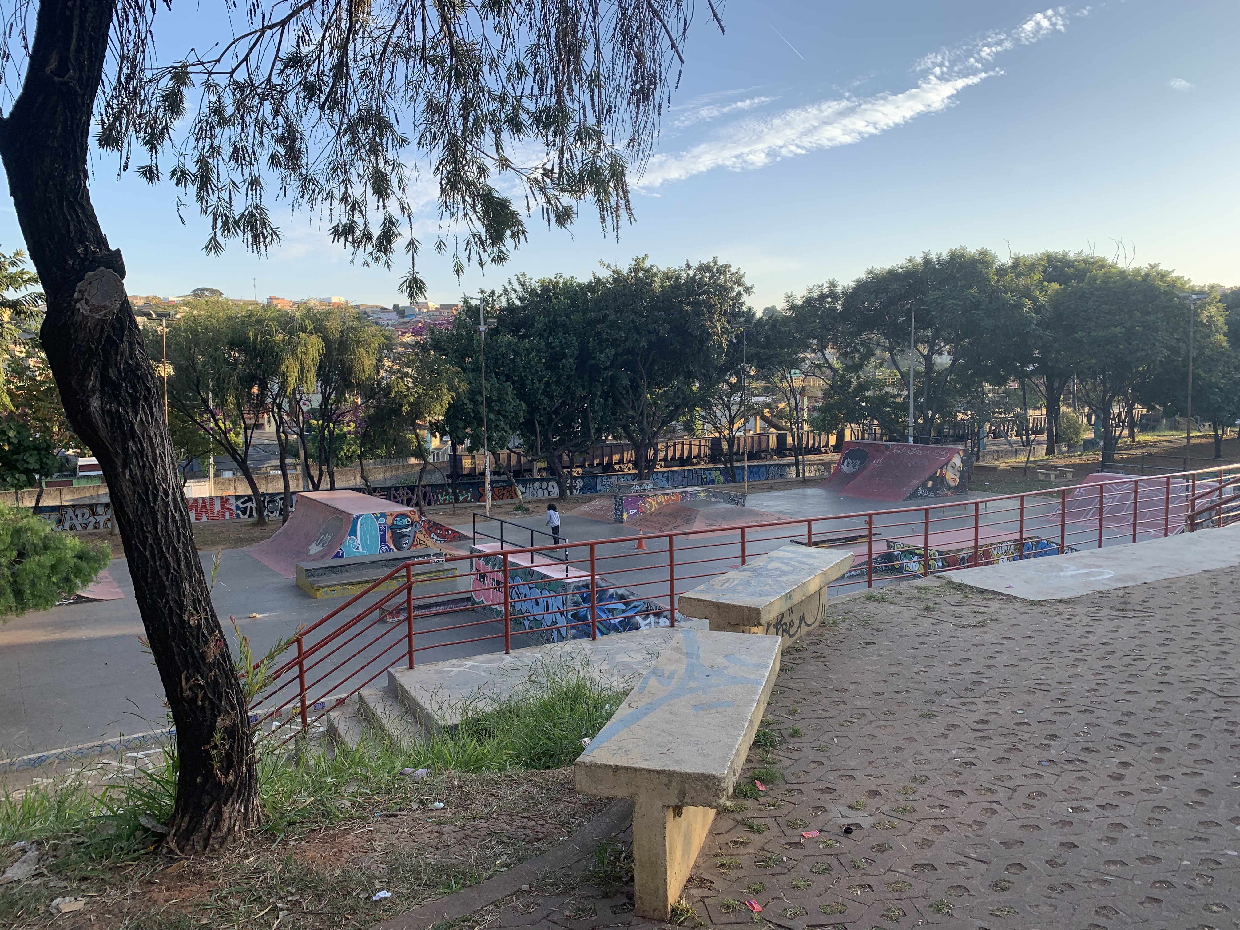 pistas de skate, bancos para sentar-se